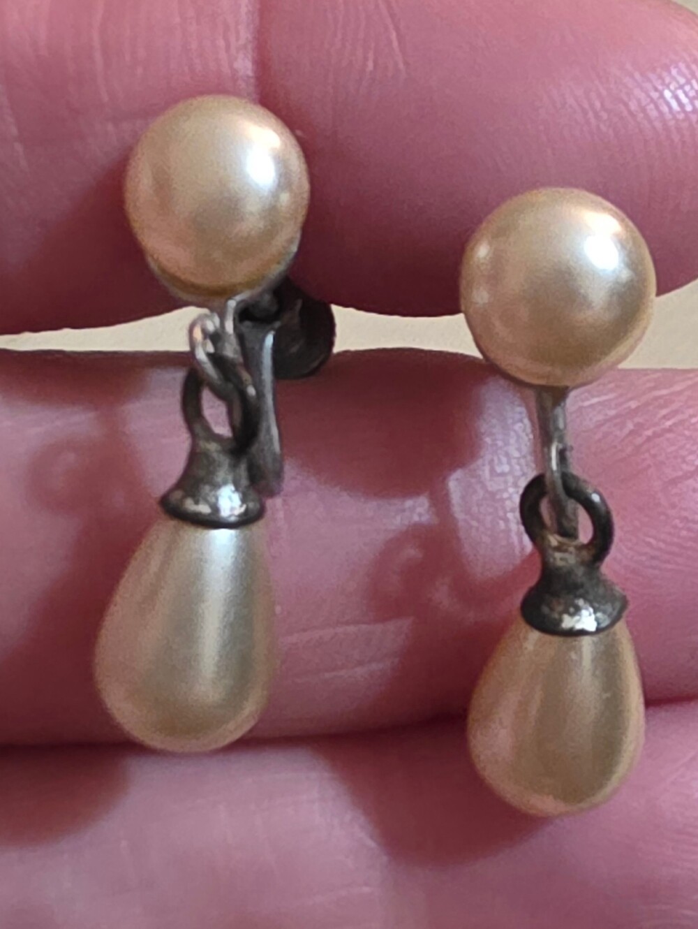 VINTAGE 1940"S SCREW BACK FAUX PEARL EARRINGS